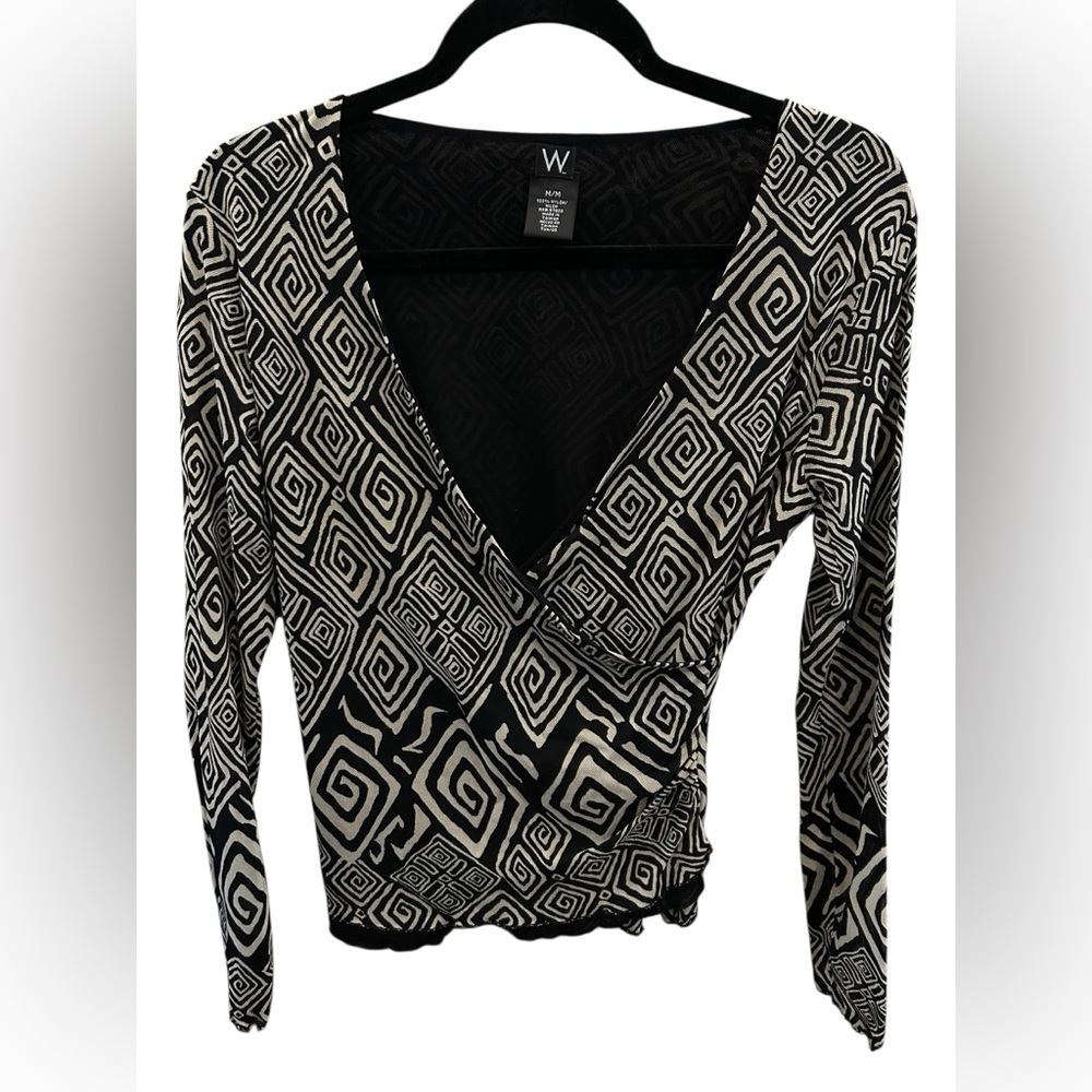 W Brand sz M Women’s Black and White Geometric lightweight Long Sleeve Top EUC